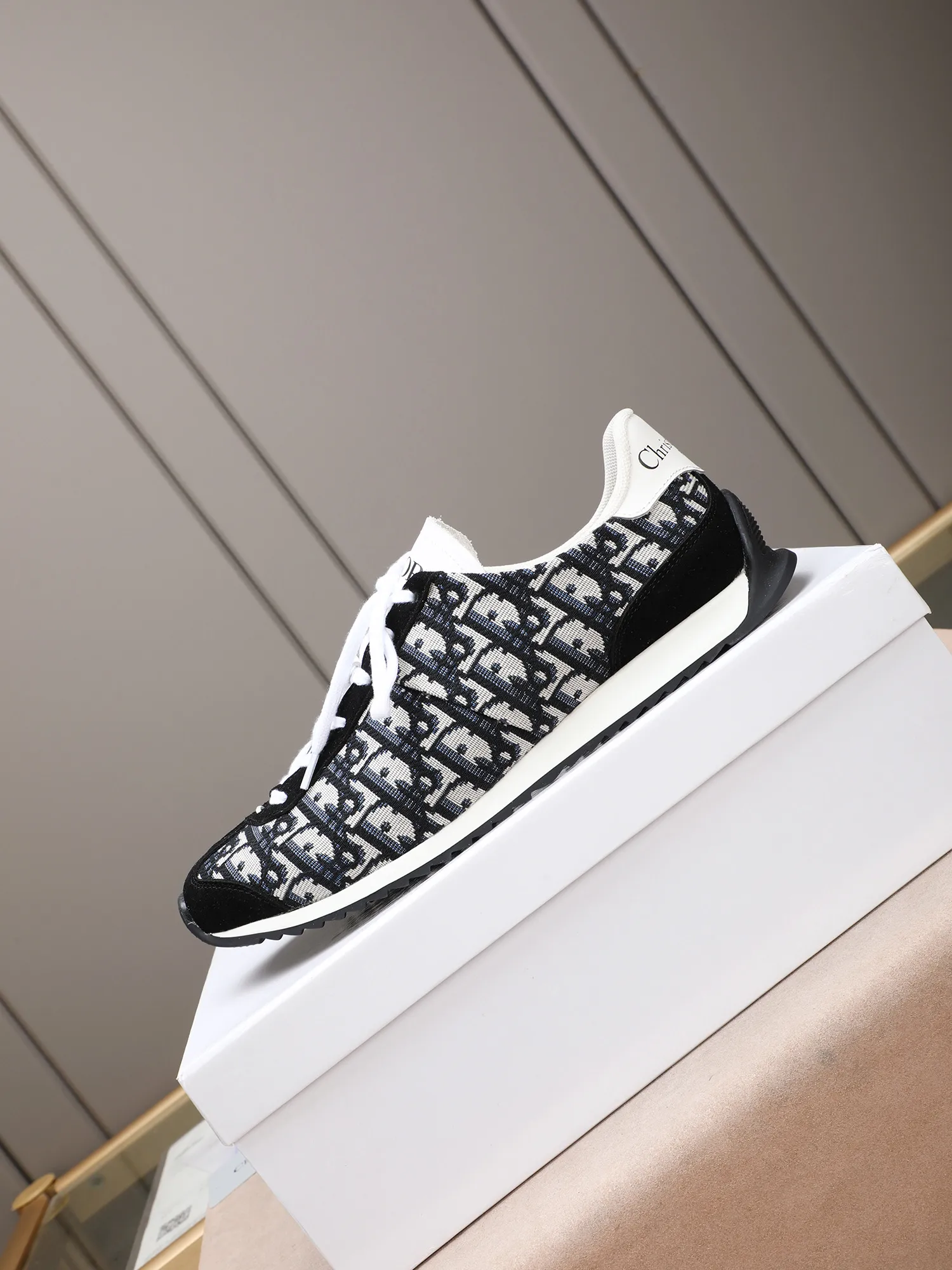 Men's shoes💰440 Dior【Dior】😘😘High-end series of casual men's shoes, simple and elegant👍👍👍The upper is made of first-layer genuine leather spliced ​​with Dior's special material [sun][sun]; imported first-layer sheepskin lining; special outsole, wear-resistant, lightweight, the overall design is harmonious and unified without lacking personality 👣🌟✨You deserve it! Multiple colors to choose from! 😍Size 38～44. (45 custom-made) The picture above is a big seller🔥🔥🔥